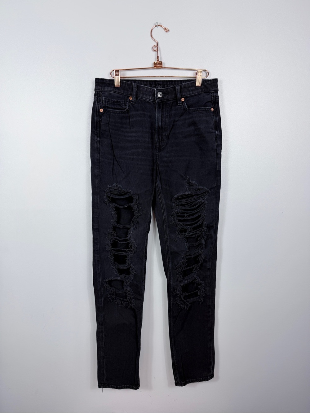 American Eagle black denim strigid perfectly destroyed mom jeans size 8